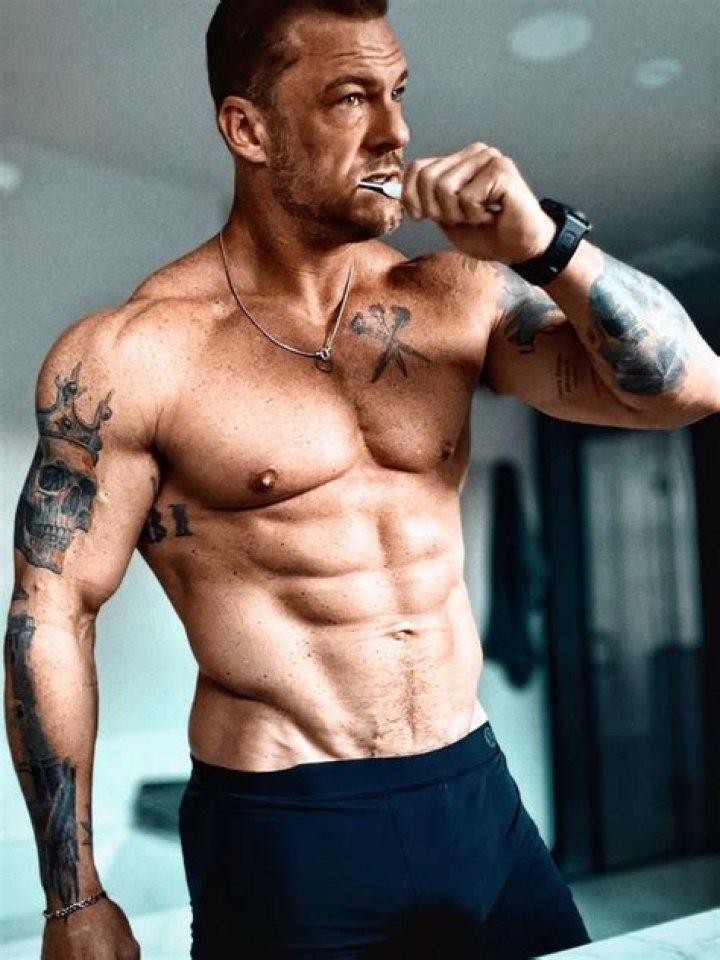 Does Alan Ritchson Have Tattoos? Exploring the Truth Behind the Star&rsquo;s Body Art