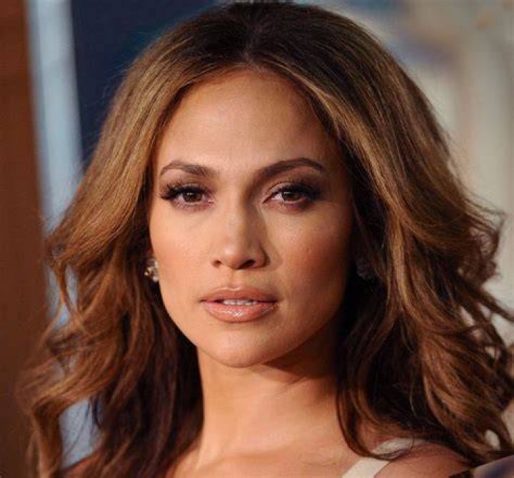 Exploring the Glamorous Life of Jeniffer Lopez Erome