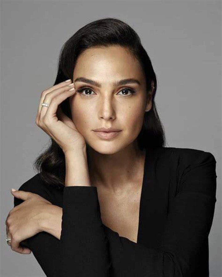 Gal Gadot's Enchanting Curves: A Celebration of Ravishing Beauty