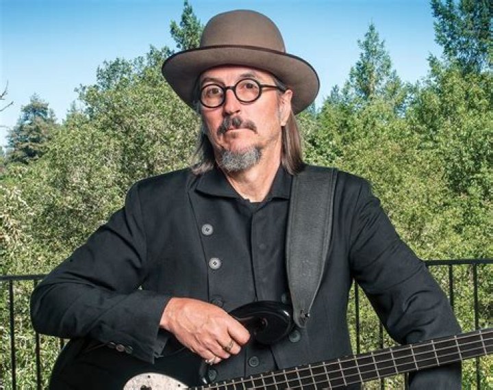 How Tall is Les Claypool? Exploring the Height of a Musical Icon