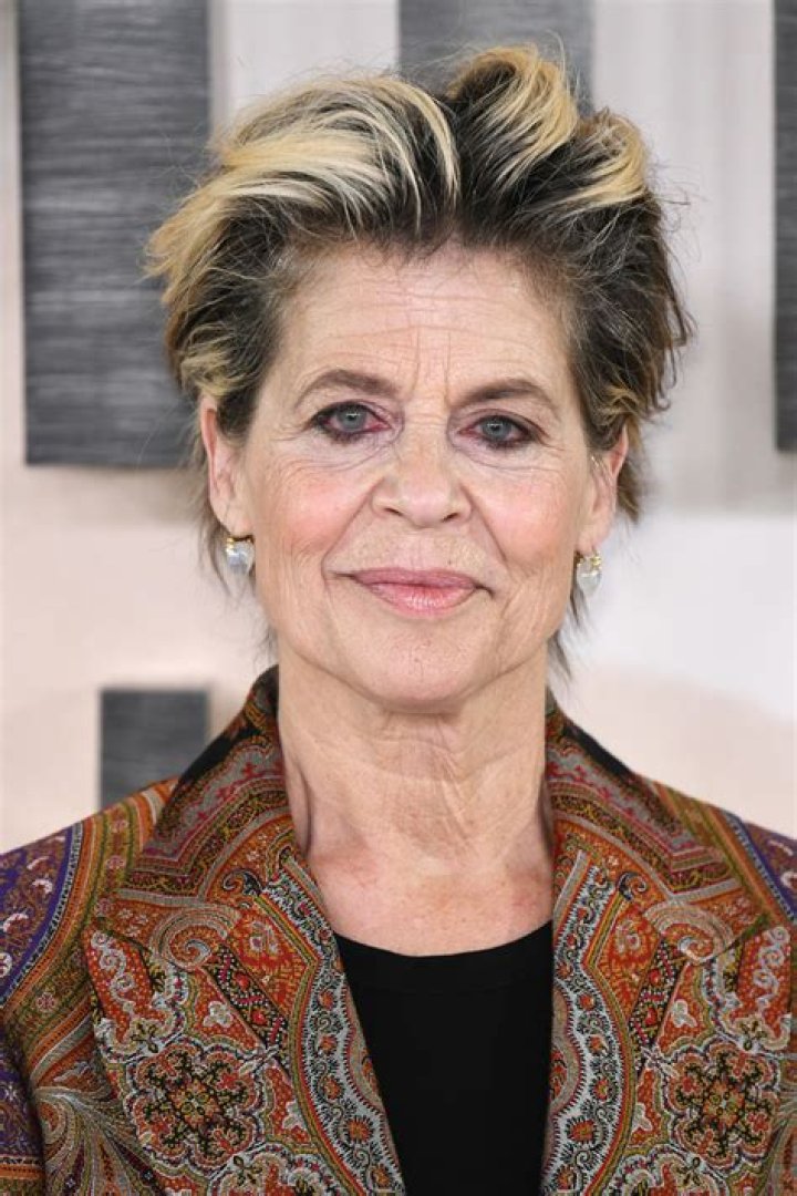 Is Linda Hamilton a Smoker? Uncovering the Truth Behind the Hollywood Star
