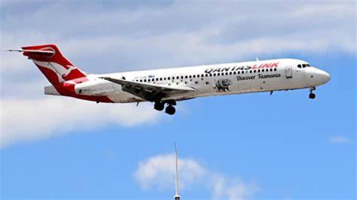Qantas Flight Makes U-Turn, Stranding Passengers: A Closer Look at the Incident