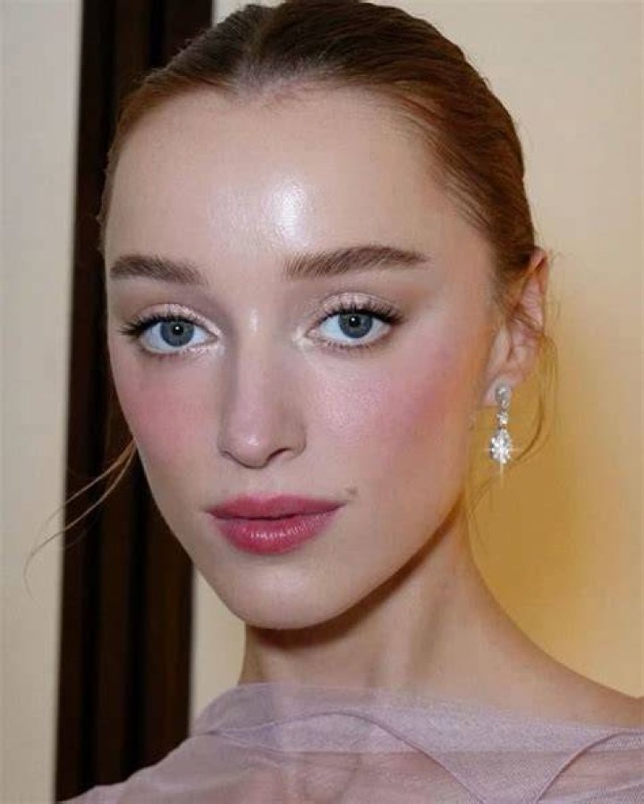 Unveiling the Captivating Mystery of Phoebe Dynevor&rsquo;s Eye Color